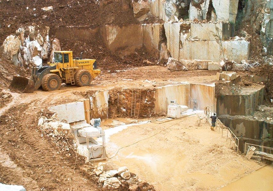 Carrara_Marmorbrueche_2004_It-Toskana_1